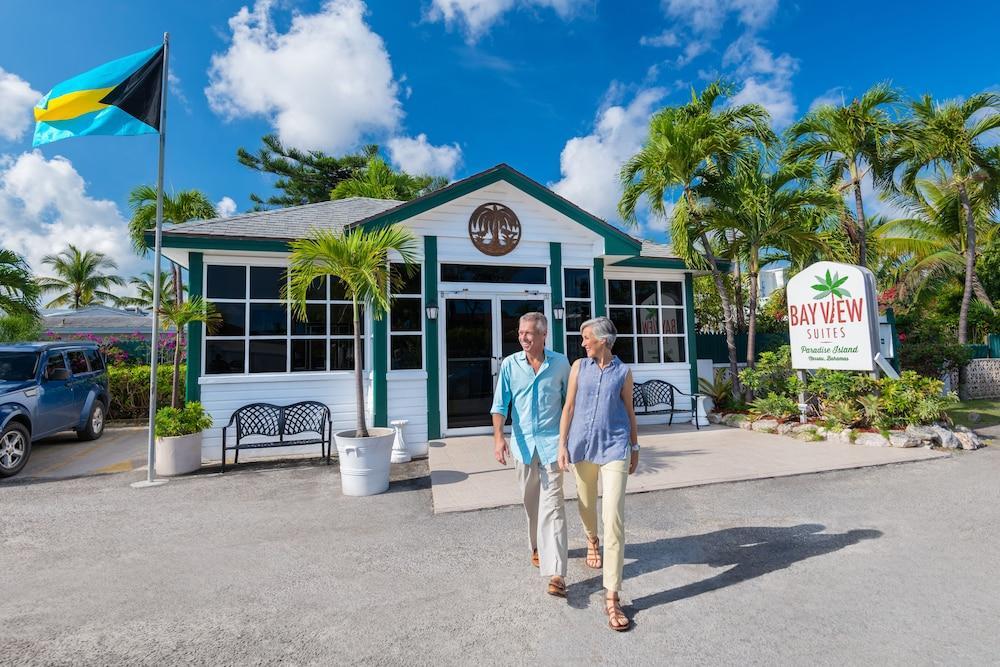 Bay View Suites Paradise Island Нассау Экстерьер фото