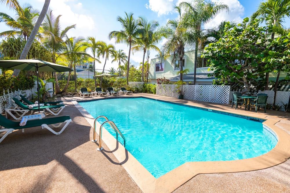 Bay View Suites Paradise Island Нассау Экстерьер фото