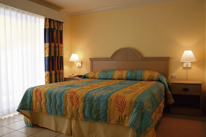 Bay View Suites Paradise Island Нассау Экстерьер фото