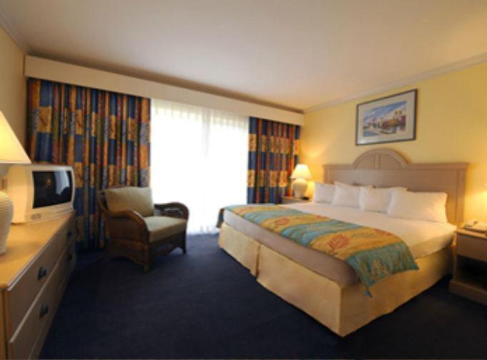 Bay View Suites Paradise Island Нассау Экстерьер фото