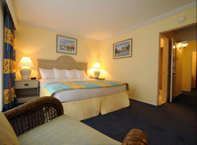 Bay View Suites Paradise Island Нассау Экстерьер фото