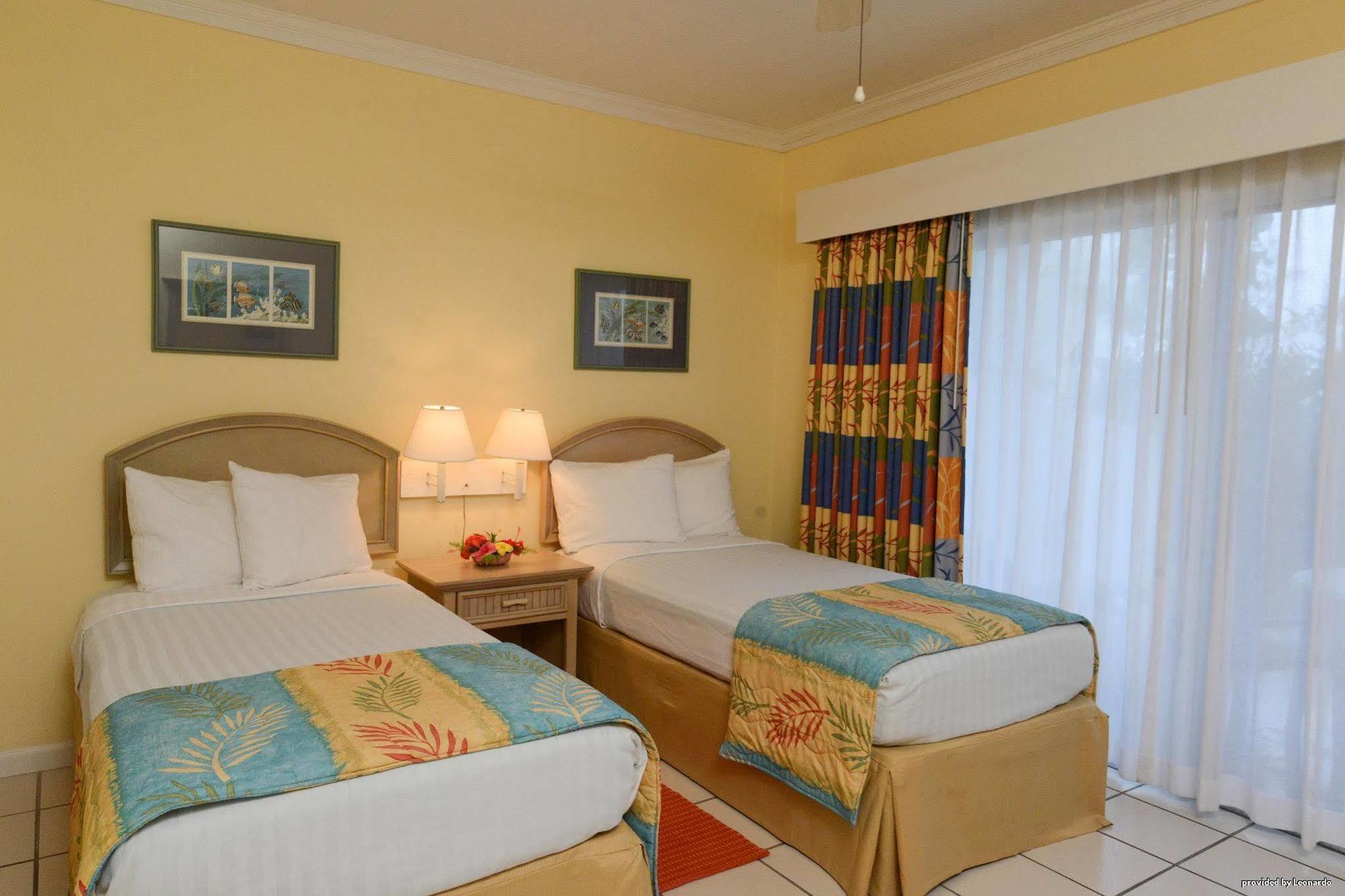 Bay View Suites Paradise Island Нассау Экстерьер фото