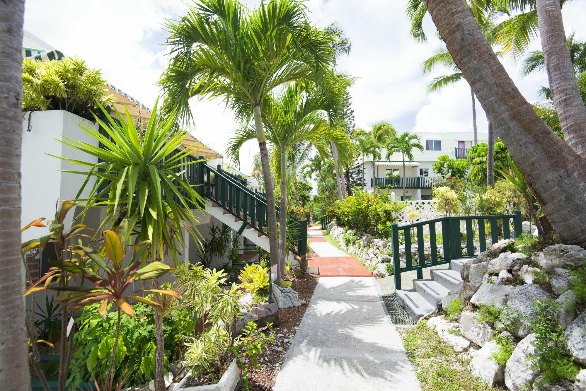 Bay View Suites Paradise Island Нассау Экстерьер фото
